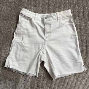 Express Crisp White Curvy Bermuda High Rise Shorts Size 8 Frayed‎ Hem